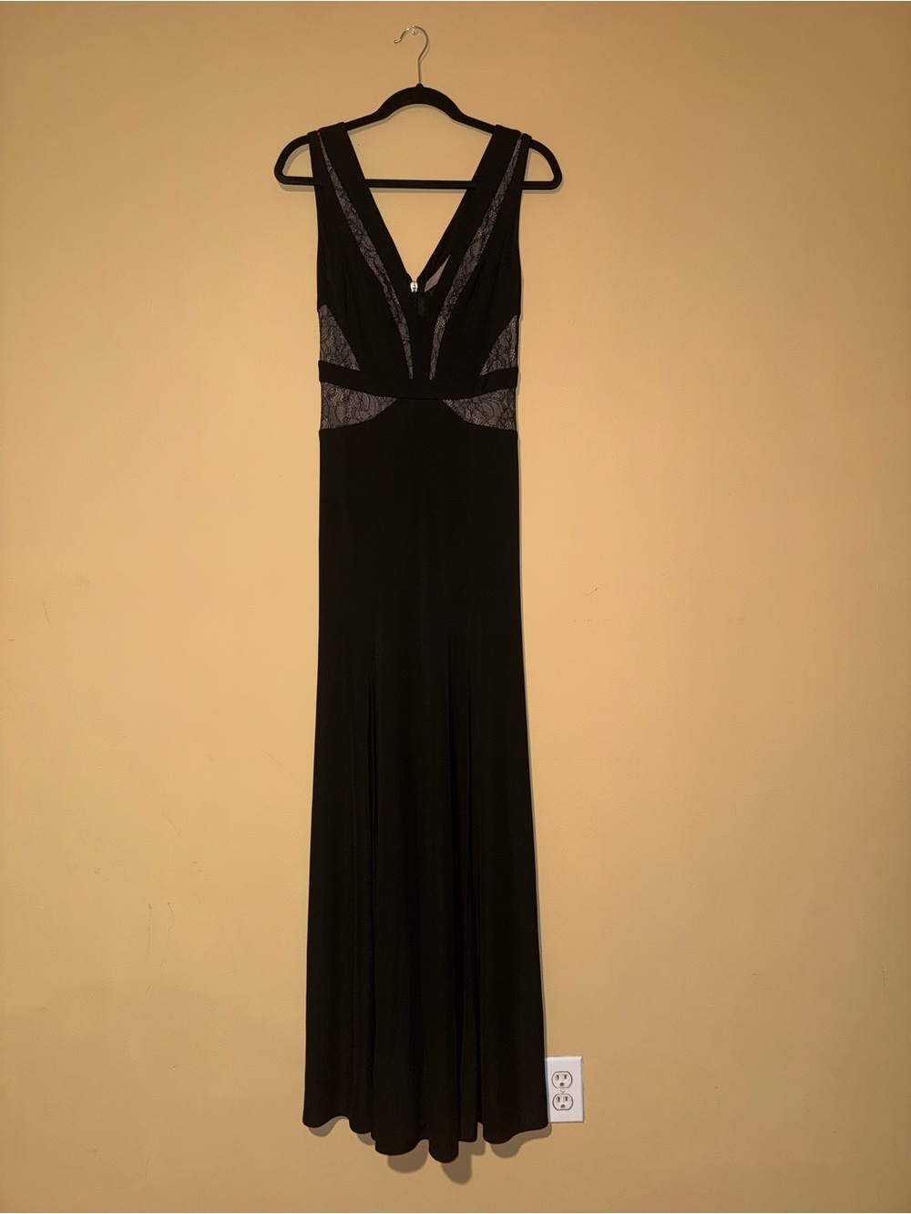 BCBG MAX AZRIA Elegant Black Lace-Accent V-Neck Evening Gown NWT - Picture 3 of 5